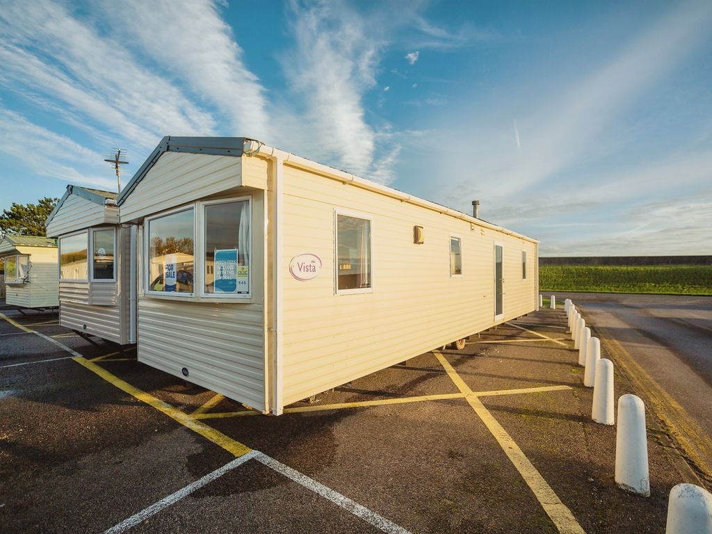 3 bed mobile/park home for sale in Hythe Road, Dymchurch, Romney Marsh