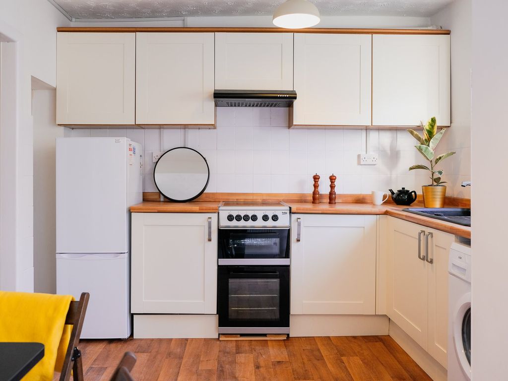 3 bed property to rent in Fabian Way, Port Tennant, Swansea SA1, £1,080