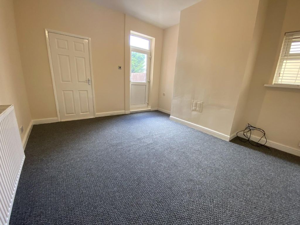 3 bed terraced house to rent in Forest Street, KirkbyInAshfield