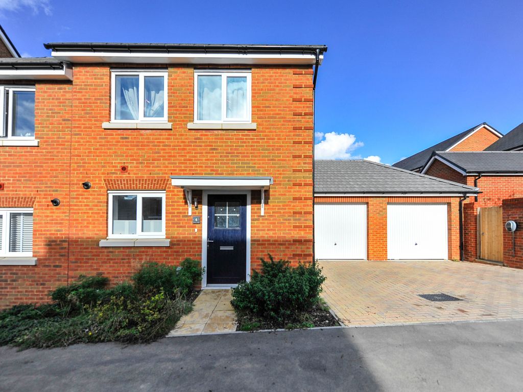 3 bed semidetached house to rent in Masar Close, West Ewell KT19, £