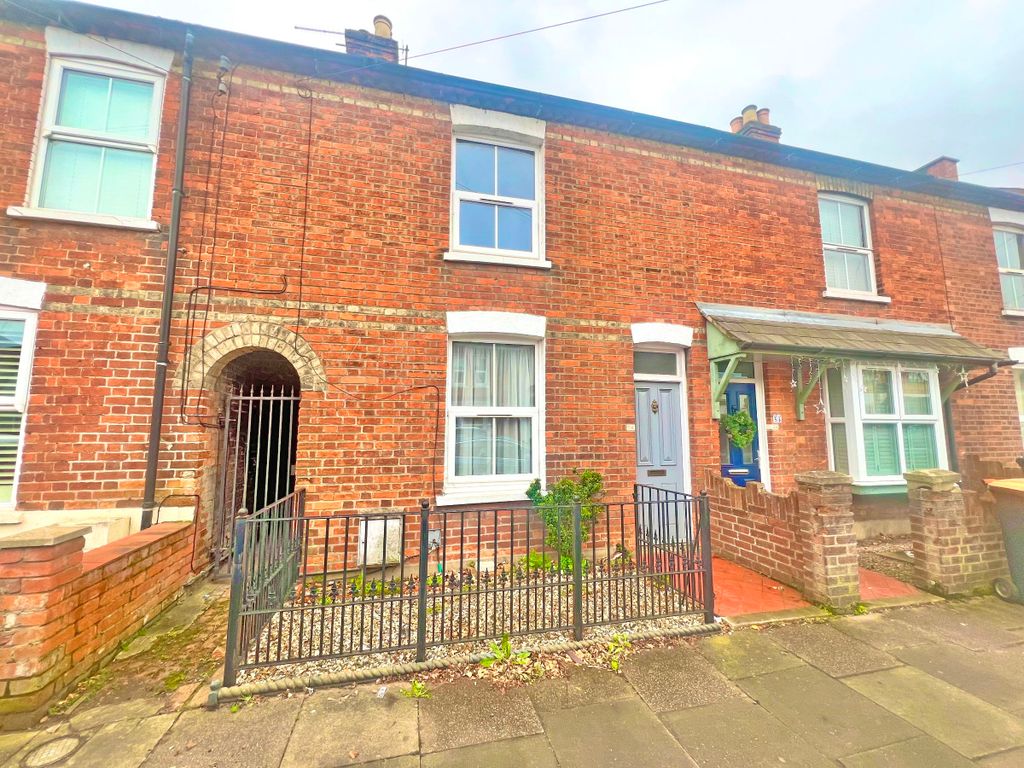 3 bed end terrace house to rent in Park Road West, Bedford MK41, £1,300