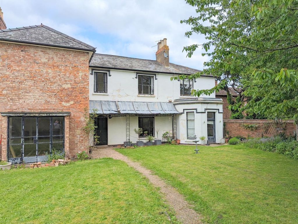 2 bed flat to rent in School Lane, UptonUponSevern, Worcester WR8