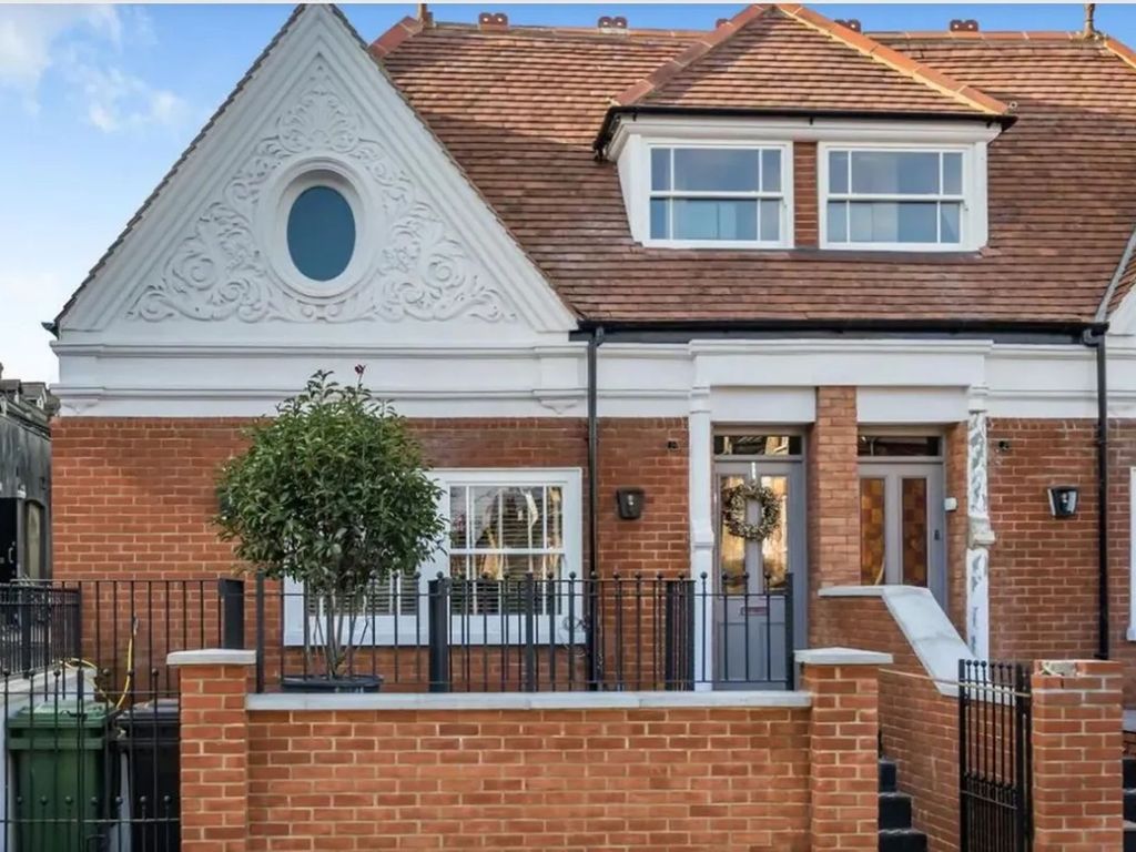 2 bed detached house for sale in Queensthorpe Road, London SE26, £
