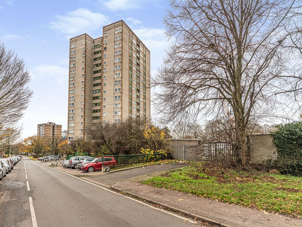 2 bed flat for sale in Brent Court, Silam Road, Stevenage