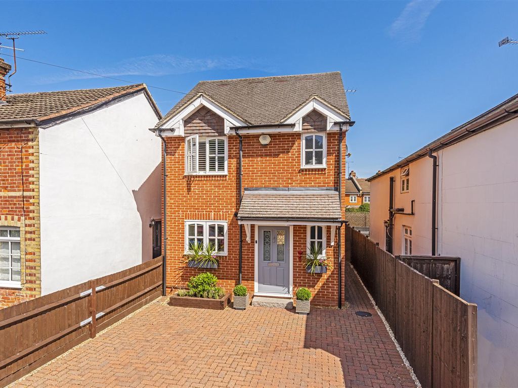 2 bed detached house for sale in Church Road, Chavey Down, Ascot SL5