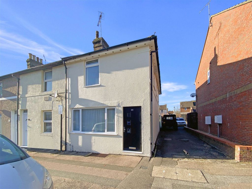 2 bed for sale in Apsley Street, Ashford, Kent TN23, £