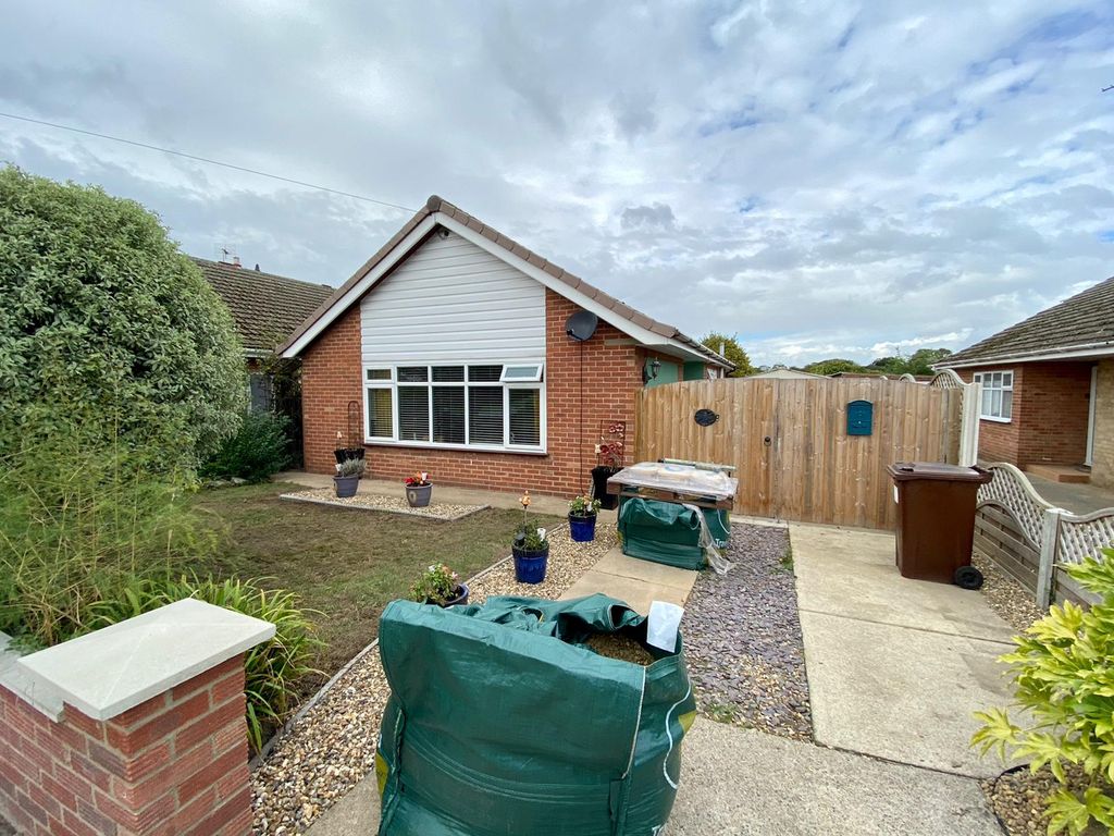 2 bed detached bungalow for sale in Pinecot Avenue, Bradwell, Great