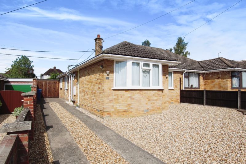 2 bed semidetached bungalow for sale in Aysgarth Road, Yarnton
