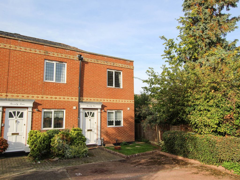 2 bed end terrace house for sale in Stephen Neville Court, Saffron