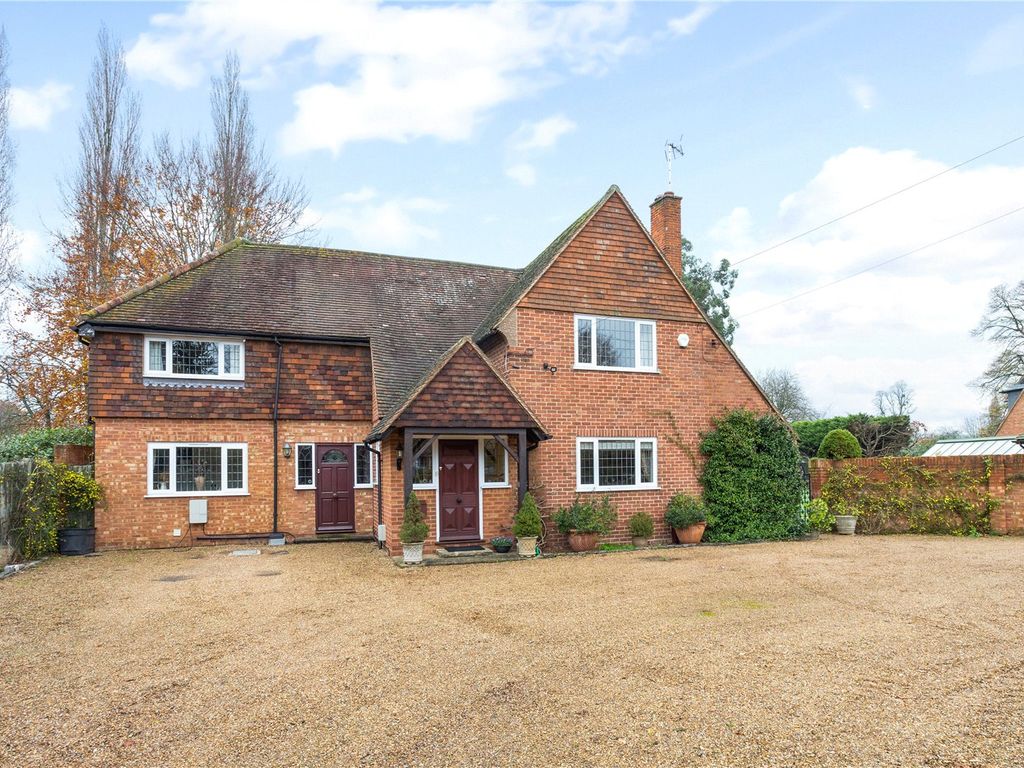 5 bed detached house for sale in New Road, Hurley, Maidenhead