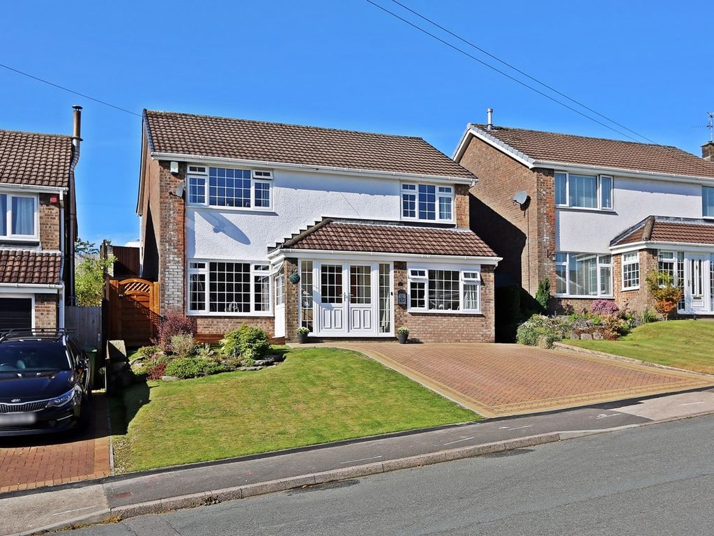 4 bed detached house for sale in Ffordd Y Gollen, Tonteg, Pontypridd