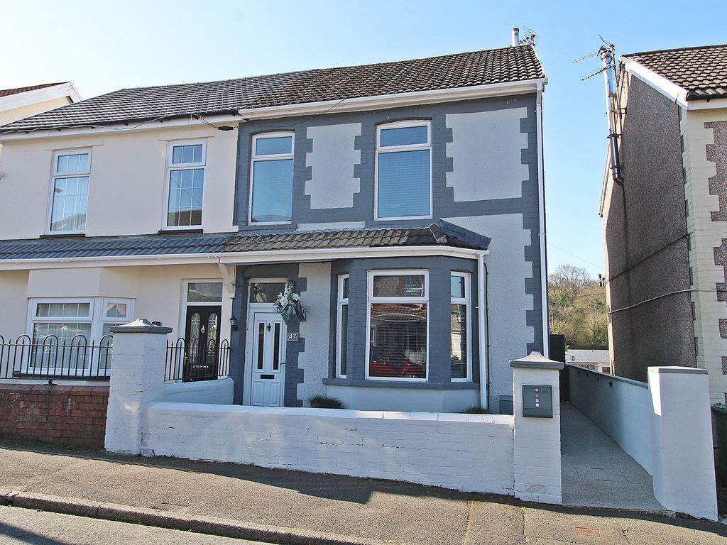 3 bed semidetached house for sale in The Avenue, Tonyrefail, Porth