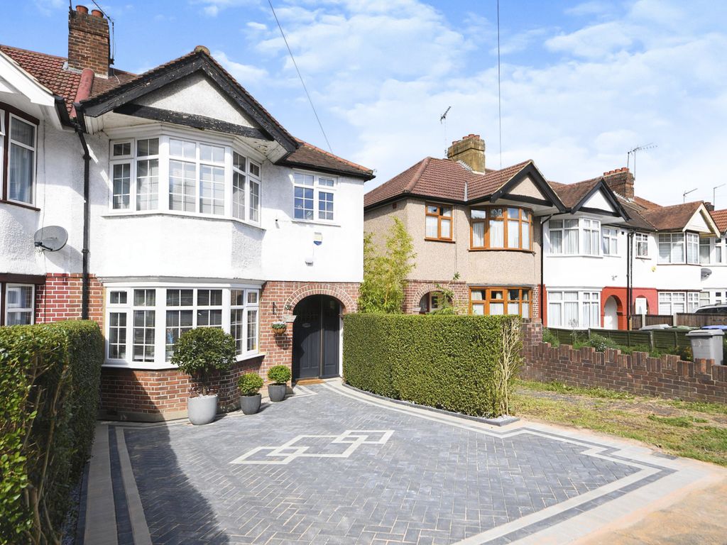 3 bed end terrace house for sale in Dors Close, Kingsbury NW9, £660,000