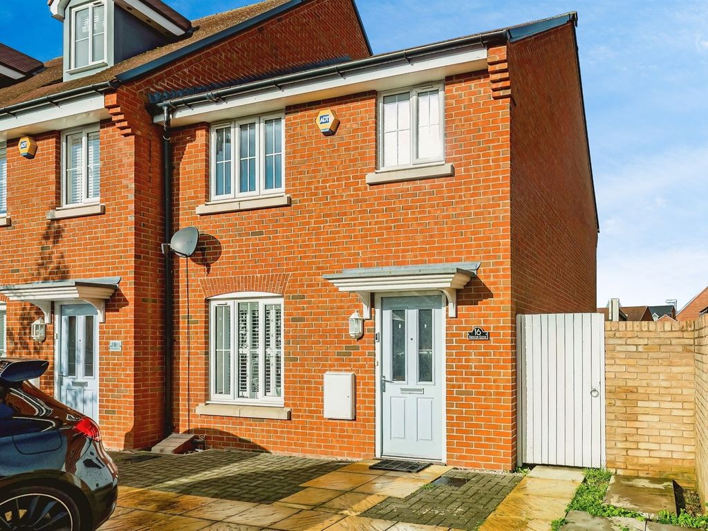 3 bed end terrace house for sale in Merton Close, Aylesbury HP18, £375,000 Zoopla