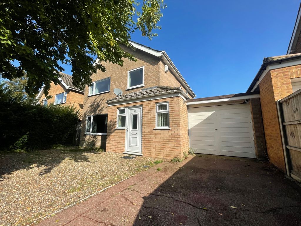 4 bed property to rent in The Street, Brundall, Norwich NR13, £1,250