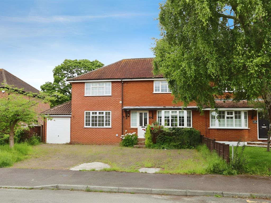 5 bed semidetached house to rent in Larkfield Road, Bessels Green