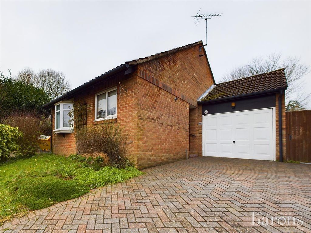 2 bed detached bungalow for sale in Van Dyck Close, Basingstoke RG21, £
