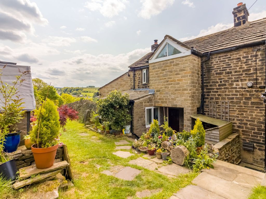 3 bed detached house for sale in Cliff Road, Holmfirth HD9, £315,000