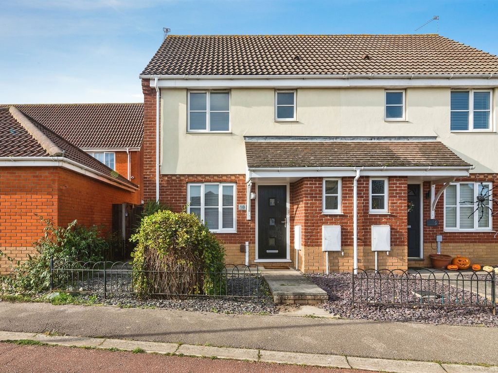 3 bed semidetached house for sale in Bentley Drive, Lowestoft NR32, £