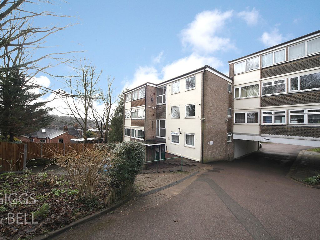 2 bed flat for sale in Richmond Hill, Luton, Bedfordshire LU2 Zoopla