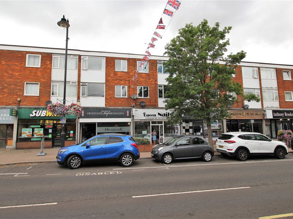 3 bed detached house for sale in Fleet Road, Fleet GU51 Zoopla