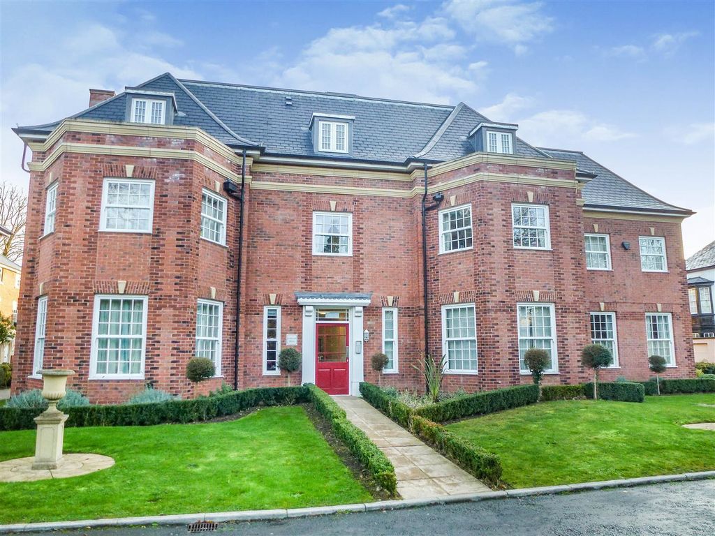 2 bed flat for sale in Ince House, John Cullis Gardens, Kenilworth Road