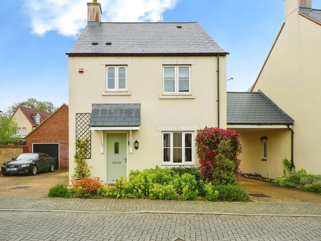 3 bed detached house for sale in Haydock Road, Bicester OX26, £450,000