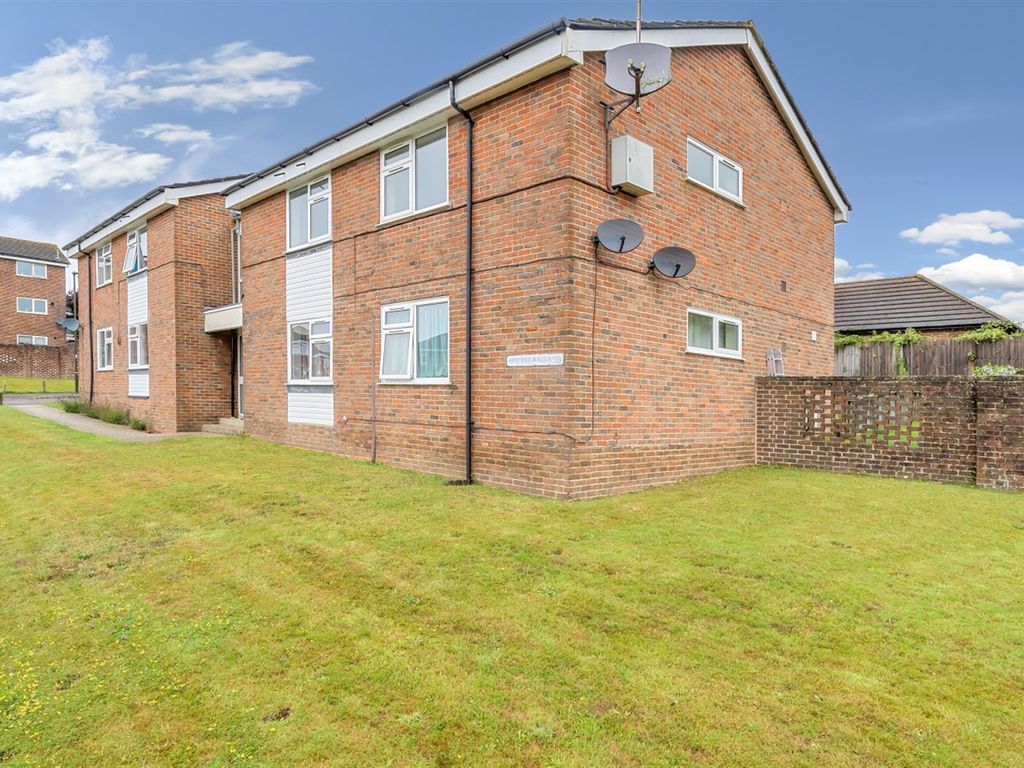 2 bed flat for sale in 6 Martlet Road, Petworth, West Sussex GU28, £