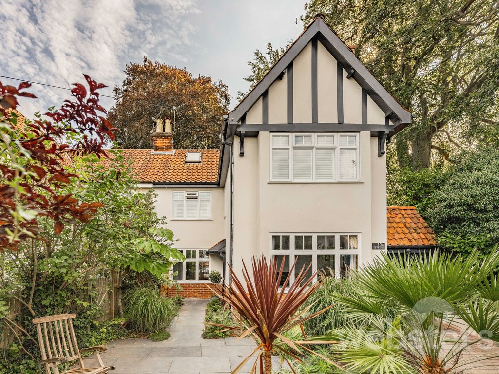 4 bed semidetached house for sale in Mill Hill Road, Norwich NR2, £