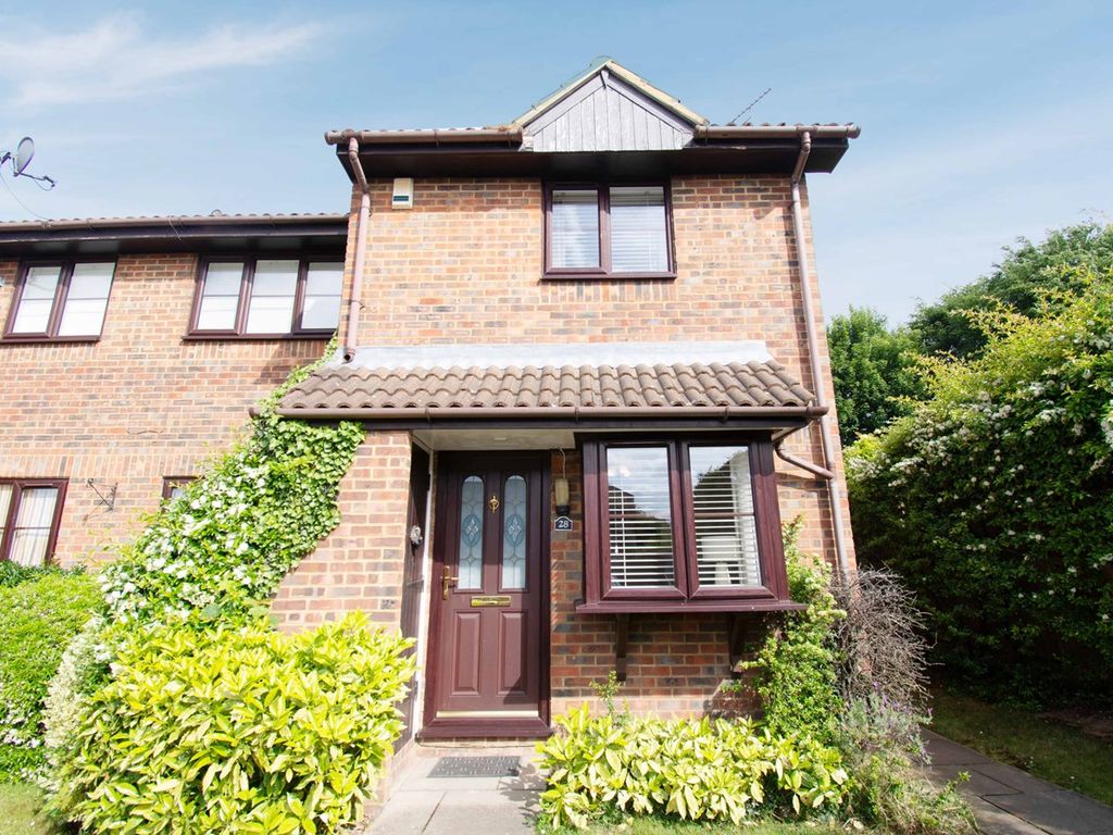 1 bed end terrace house for sale in Troutbeck Close, Slough SL2, £