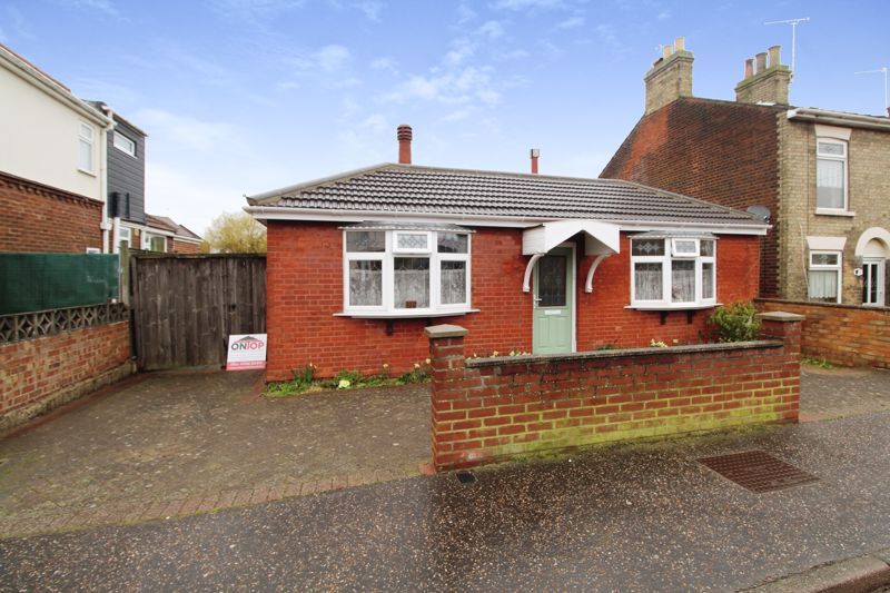 2 bed detached bungalow for sale in Beccles Road, Gorleston, Great