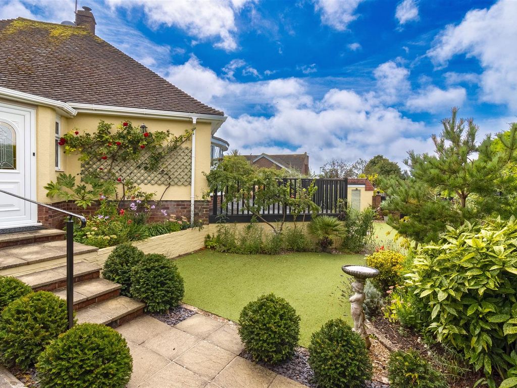 3 bed detached bungalow for sale in The Heights, Findon Valley