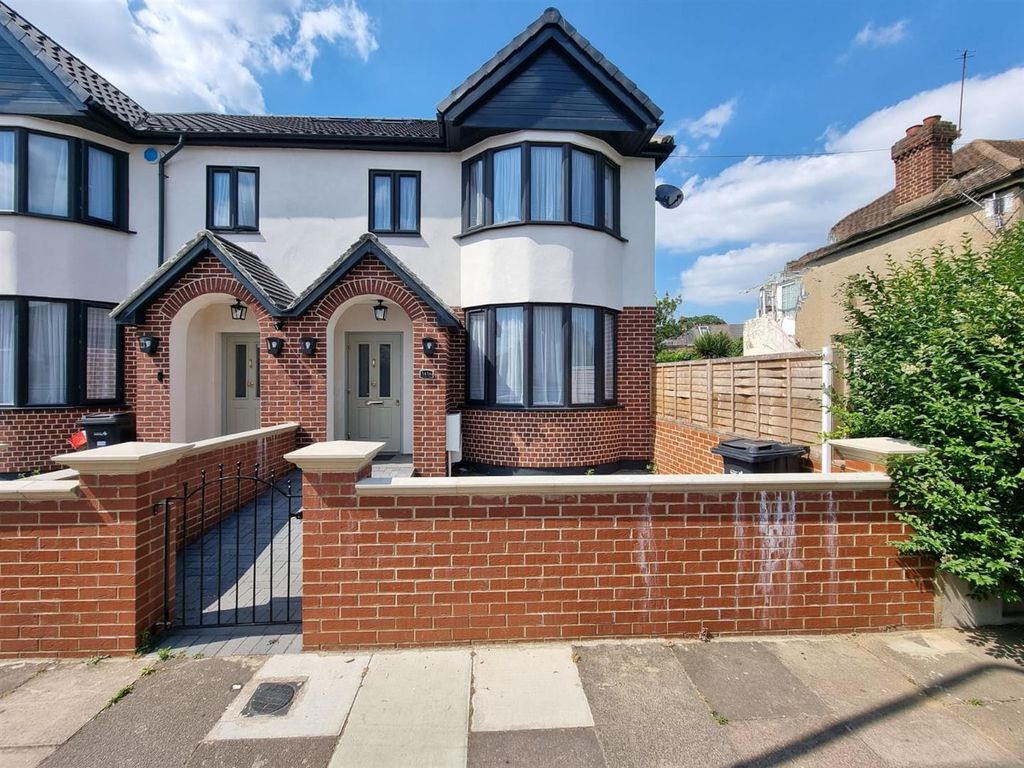 4 bed semidetached house for sale in Mortlake Road, Ilford IG1, £