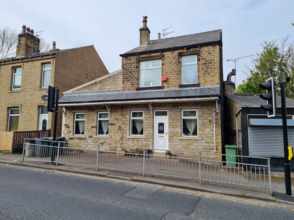 Manchester Road, Cowlersley, Huddersfield HD4  