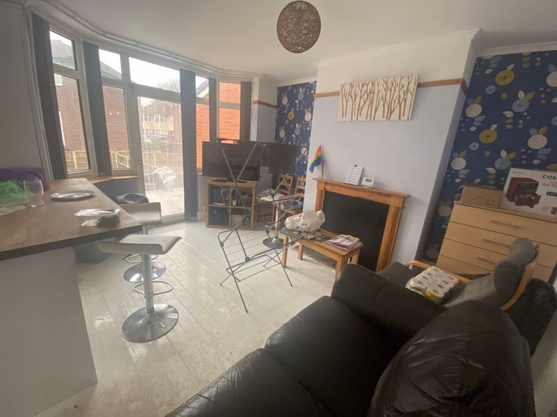 4 bed property to rent in Queens Road East, Beeston, Nottingham NG9