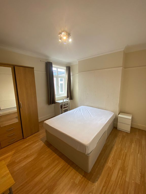 Room to rent in Vivian Avenue, London NW4, £850 pcm Zoopla