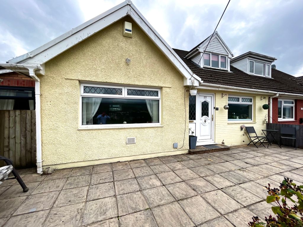3 bed semidetached bungalow for sale in Hillcrest Avenue, Aberdare
