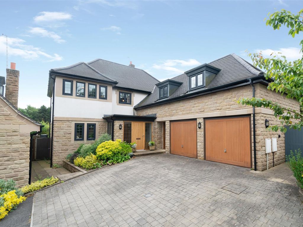 5 bed detached house for sale in Lutyens Court, Brookside, Chesterfield