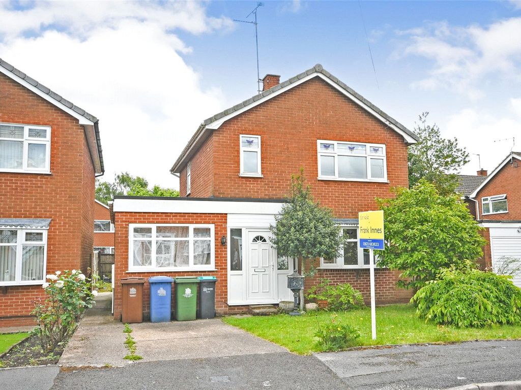 4 bed detached house for sale in Featherstone Close, Mansfield NG18