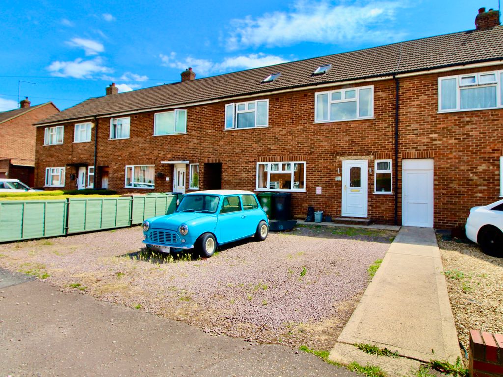 5 bed terraced house for sale in Spencer Avenue, Stanground