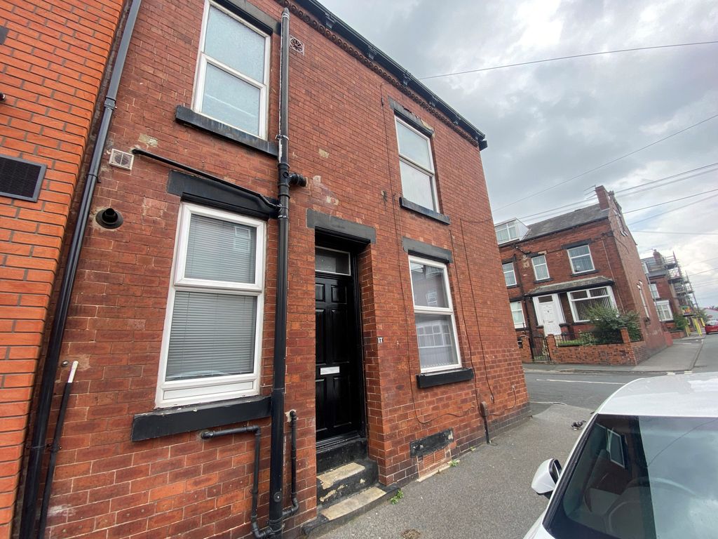 2 bed property to rent in Crosby Street, Leeds LS11, £780 pcm Zoopla