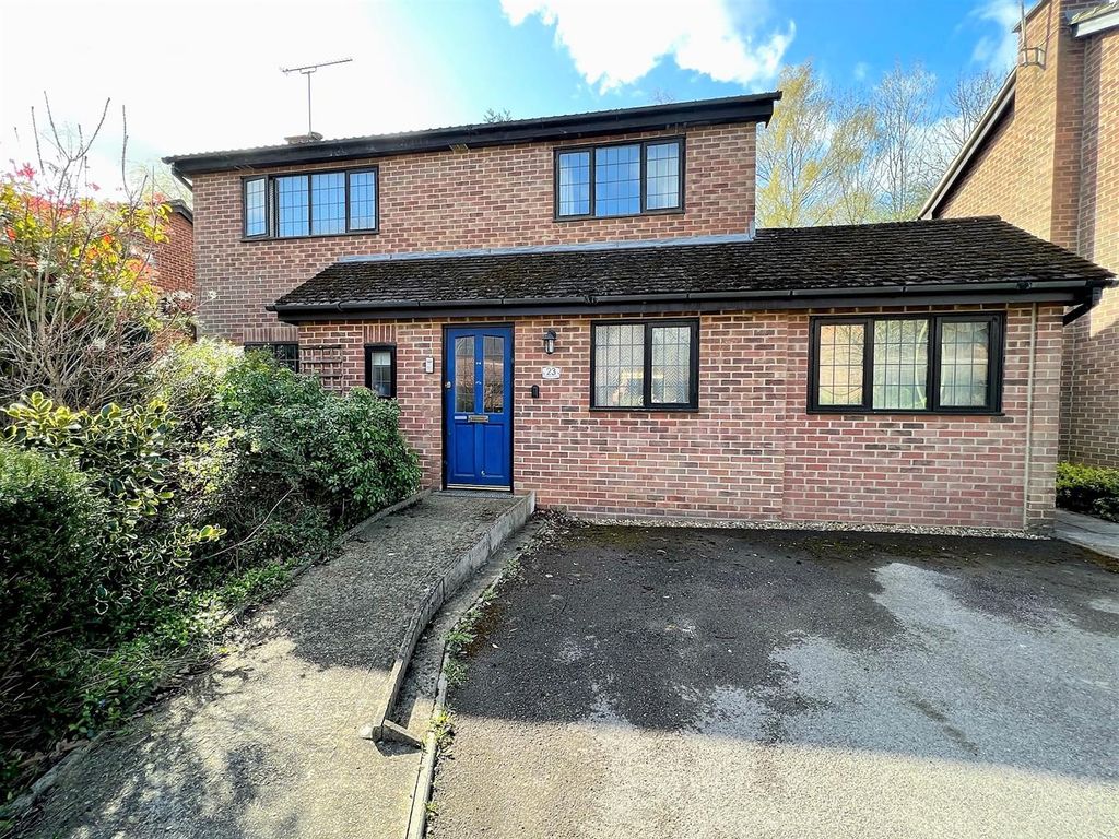 4 bed detached house for sale in Minden Close, Chineham, Basingstoke