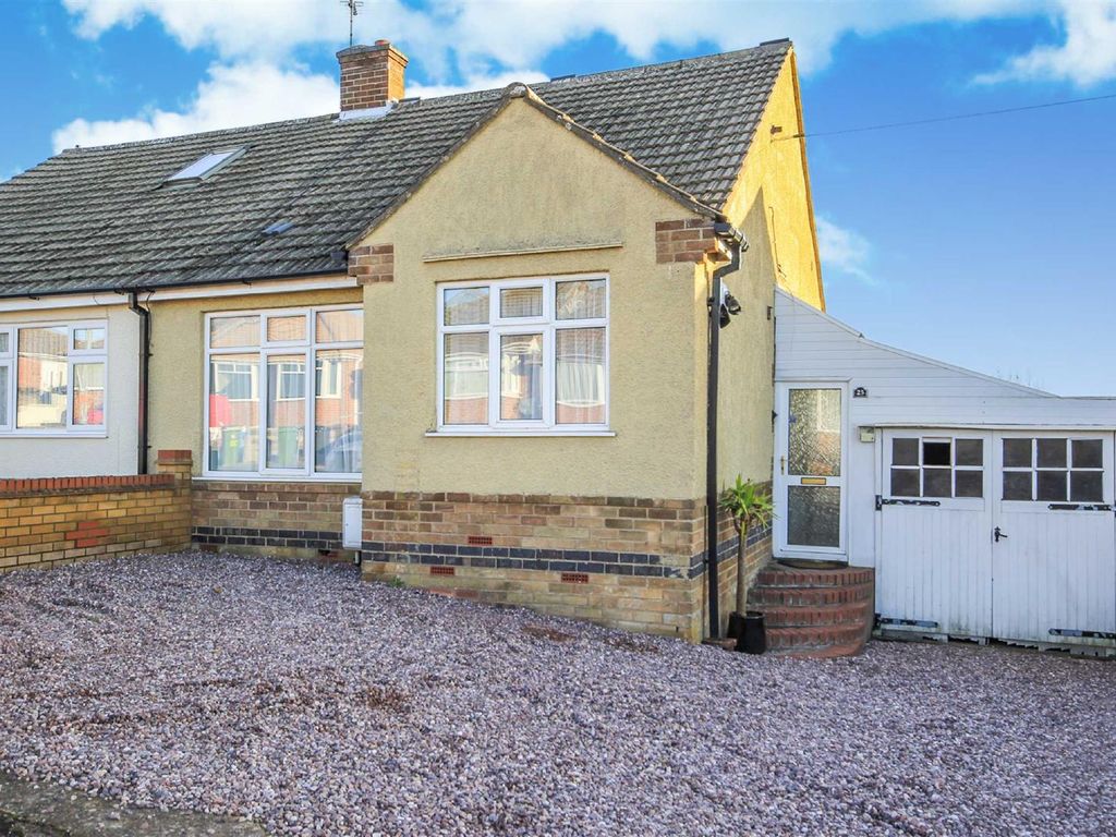 3 bed semidetached house for sale in Milton Avenue, Wellingborough NN8