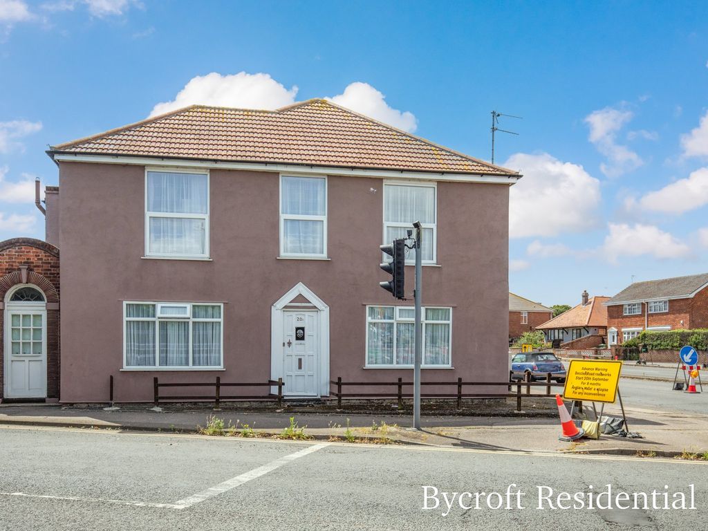 3 bed end terrace house for sale in High Road, Gorleston, Great