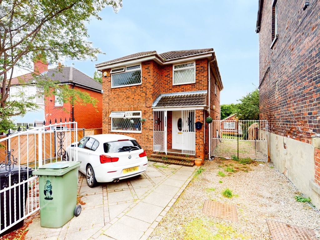 4 bed detached house for sale in Nixon Avenue, Leeds, West Yorkshire