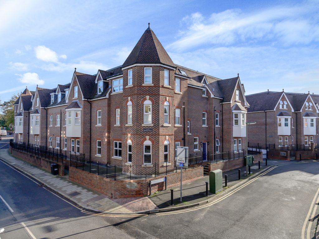 Bentley Place, Weybridge KT13  