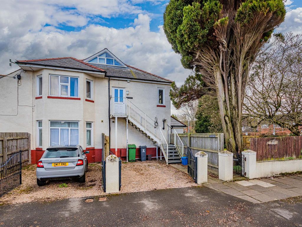 2 bed flat to rent in Llantrisant Road, Llandaff, Cardiff CF5, £1,400