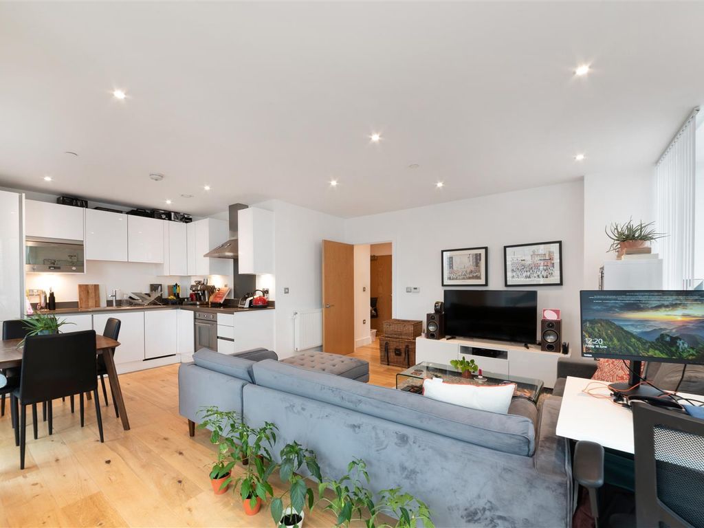 1 bed flat to rent in Tower, Caxton Street North, Canning Town