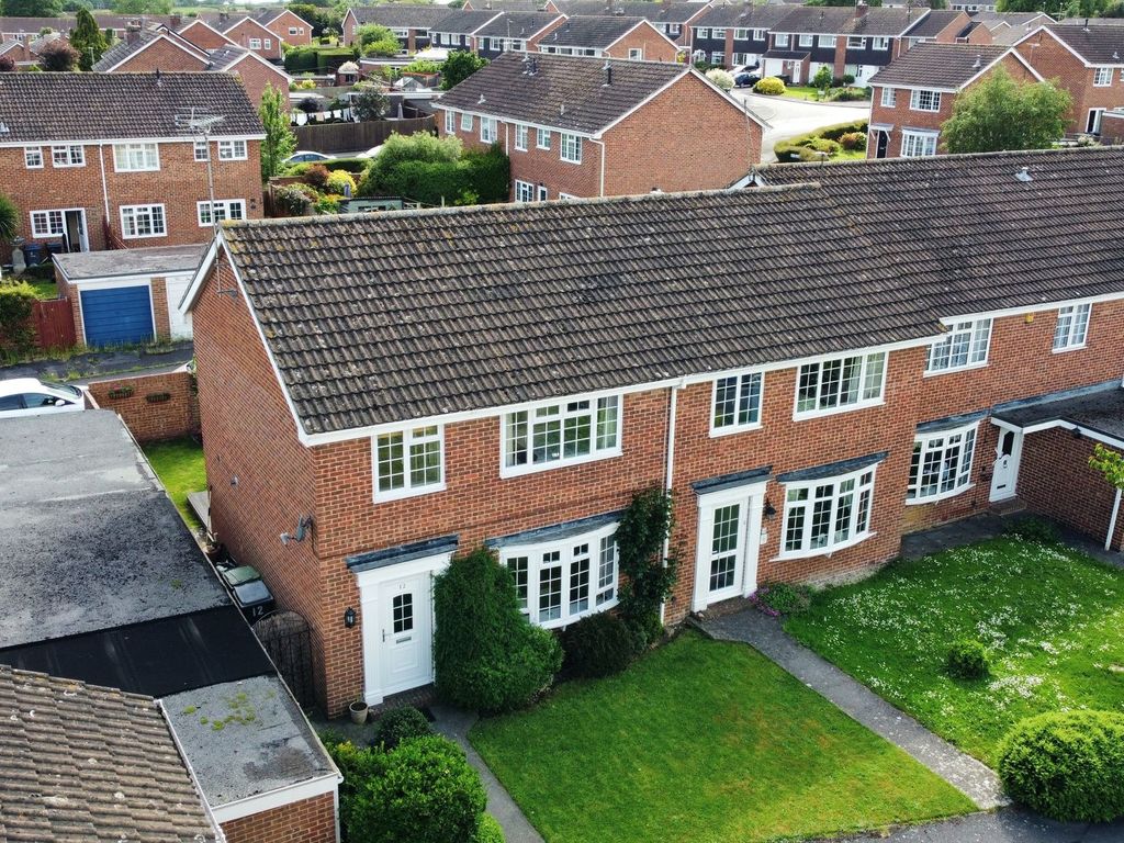 3 bed semidetached house for sale in Cloford Close, Trowbridge BA14