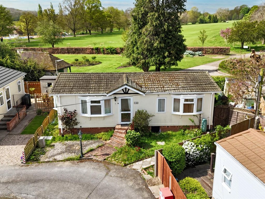 2 bed mobile/park home for sale in Bourne Park Residential Park